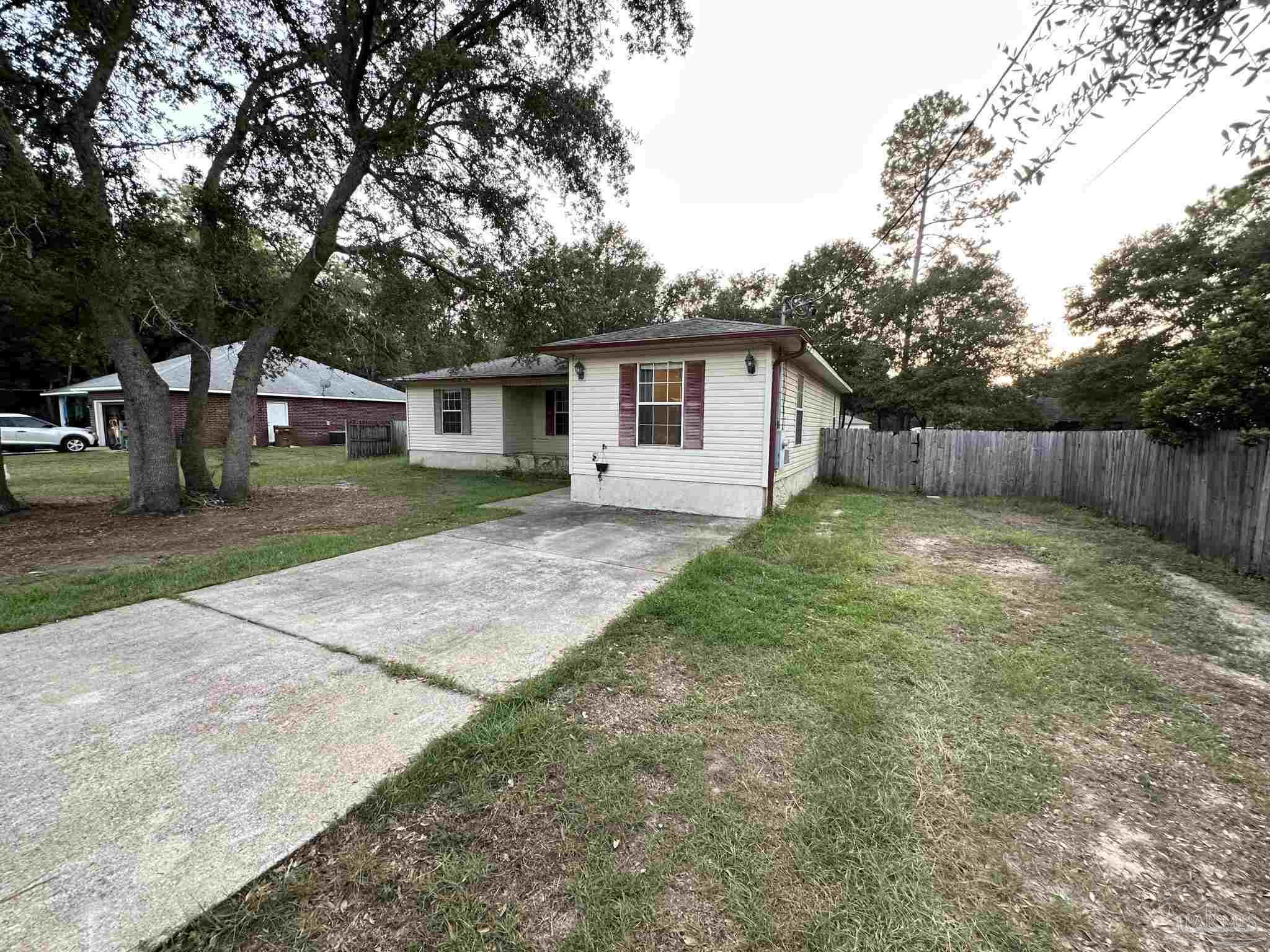 7269 Bogey Lane Milton, FL 32570 - Photo 3 of 22