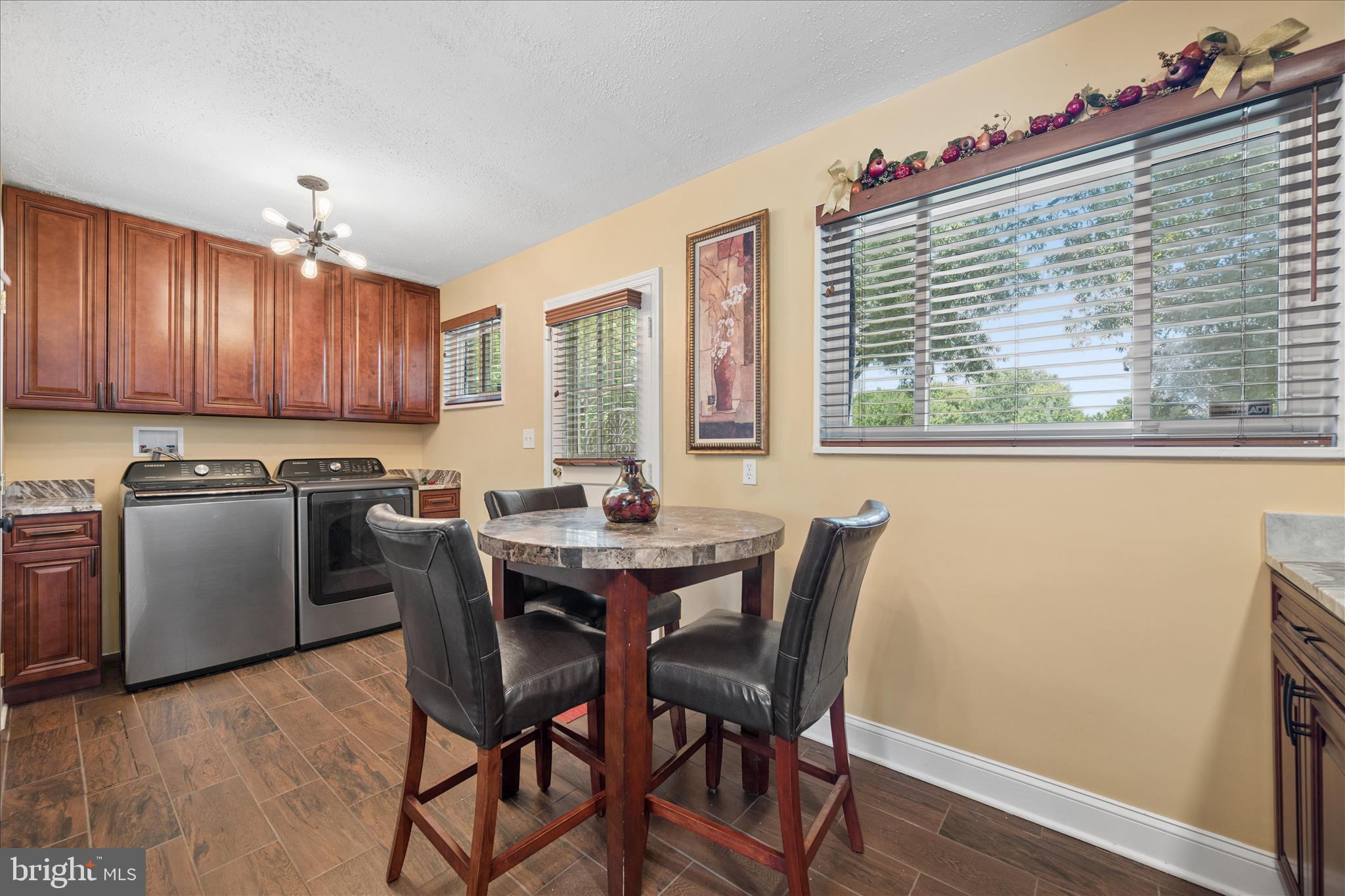 6803 Adelphi Road University Park, MD 20782 - Photo 20 of 55 Breakfast Area