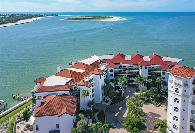 $1,199,000 | 601 La Peninsula Boulevard, Unit 601, Naples, FL 34113