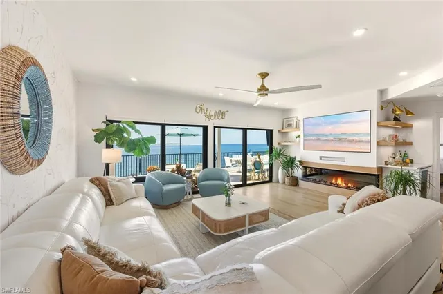 $1,199,000 | 601 La Peninsula Boulevard, Unit 601, Naples, FL 34113