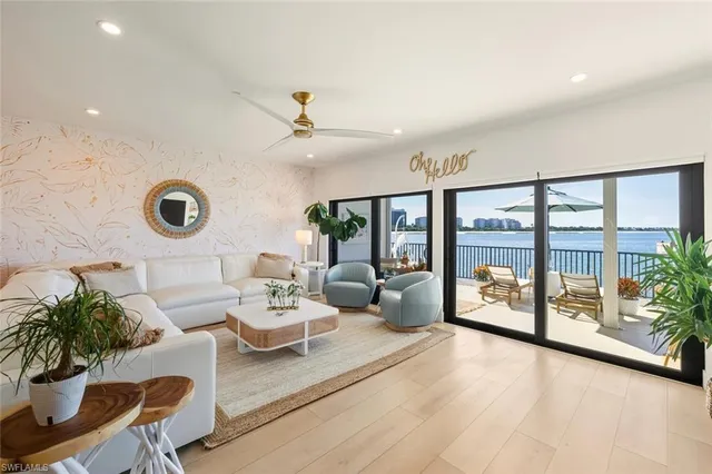 $1,199,000 | 601 La Peninsula Boulevard, Unit 601, Naples, FL 34113