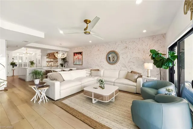 $1,199,000 | 601 La Peninsula Boulevard, Unit 601, Naples, FL 34113