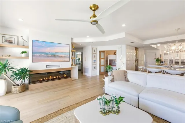 $1,199,000 | 601 La Peninsula Boulevard, Unit 601, Naples, FL 34113