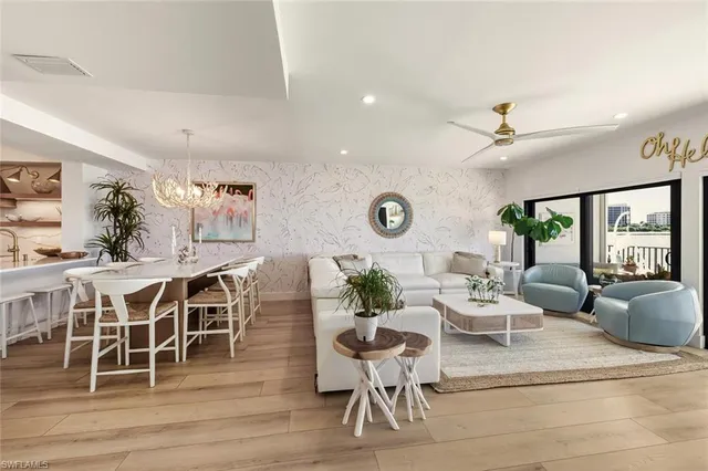 $1,199,000 | 601 La Peninsula Boulevard, Unit 601, Naples, FL 34113