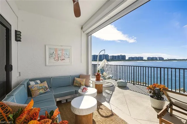 $1,199,000 | 601 La Peninsula Boulevard, Unit 601, Naples, FL 34113