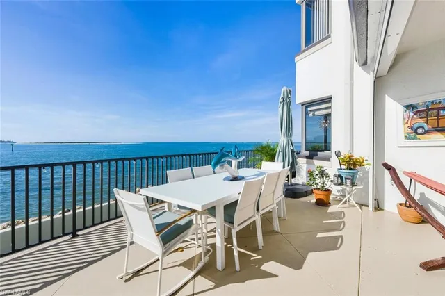 $1,199,000 | 601 La Peninsula Boulevard, Unit 601, Naples, FL 34113