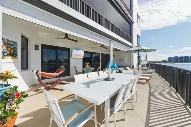 $1,199,000 | 601 La Peninsula Boulevard, Unit 601, Naples, FL 34113