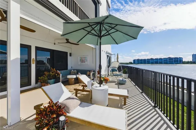 $1,199,000 | 601 La Peninsula Boulevard, Unit 601, Naples, FL 34113