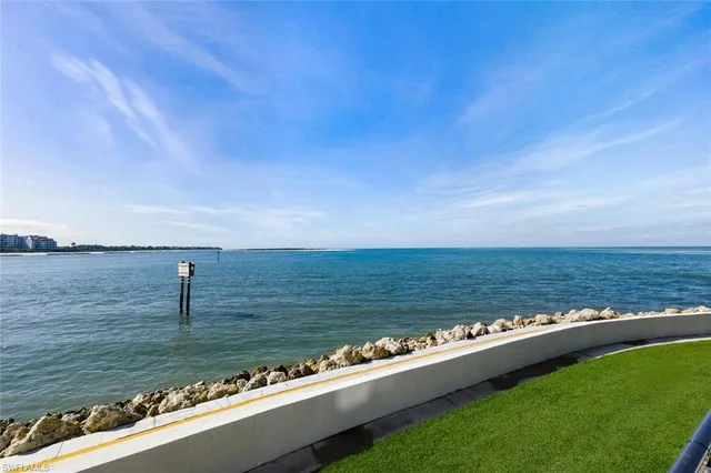 $1,199,000 | 601 La Peninsula Boulevard, Unit 601, Naples, FL 34113