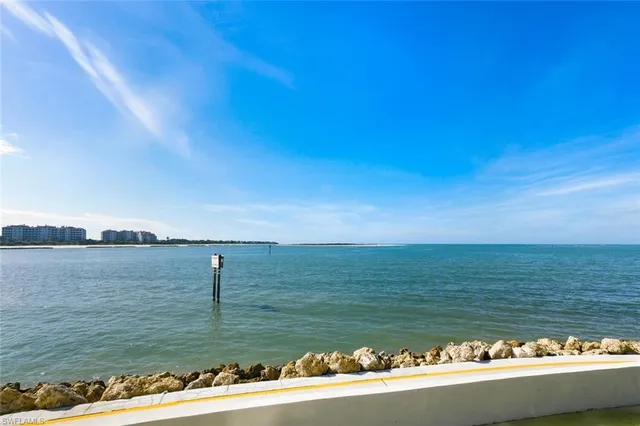 $1,199,000 | 601 La Peninsula Boulevard, Unit 601, Naples, FL 34113