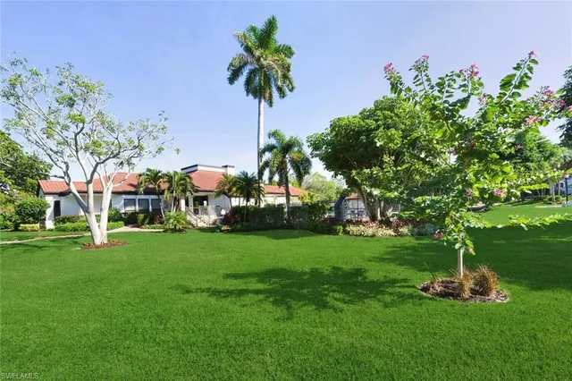 $1,199,000 | 601 La Peninsula Boulevard, Unit 601, Naples, FL 34113