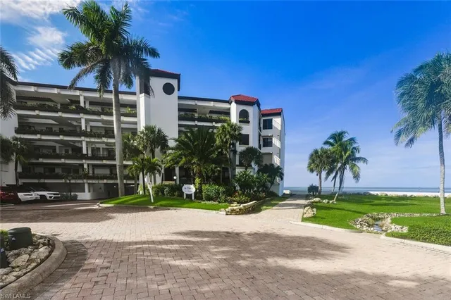 $1,199,000 | 601 La Peninsula Boulevard, Unit 601, Naples, FL 34113