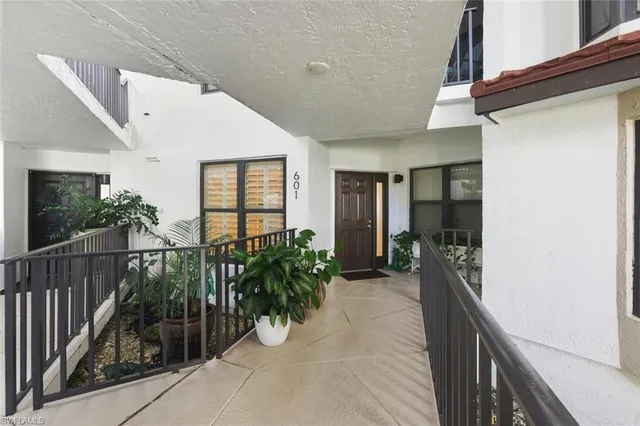 $1,199,000 | 601 La Peninsula Boulevard, Unit 601, Naples, FL 34113