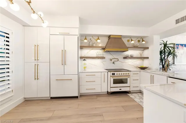 $1,199,000 | 601 La Peninsula Boulevard, Unit 601, Naples, FL 34113