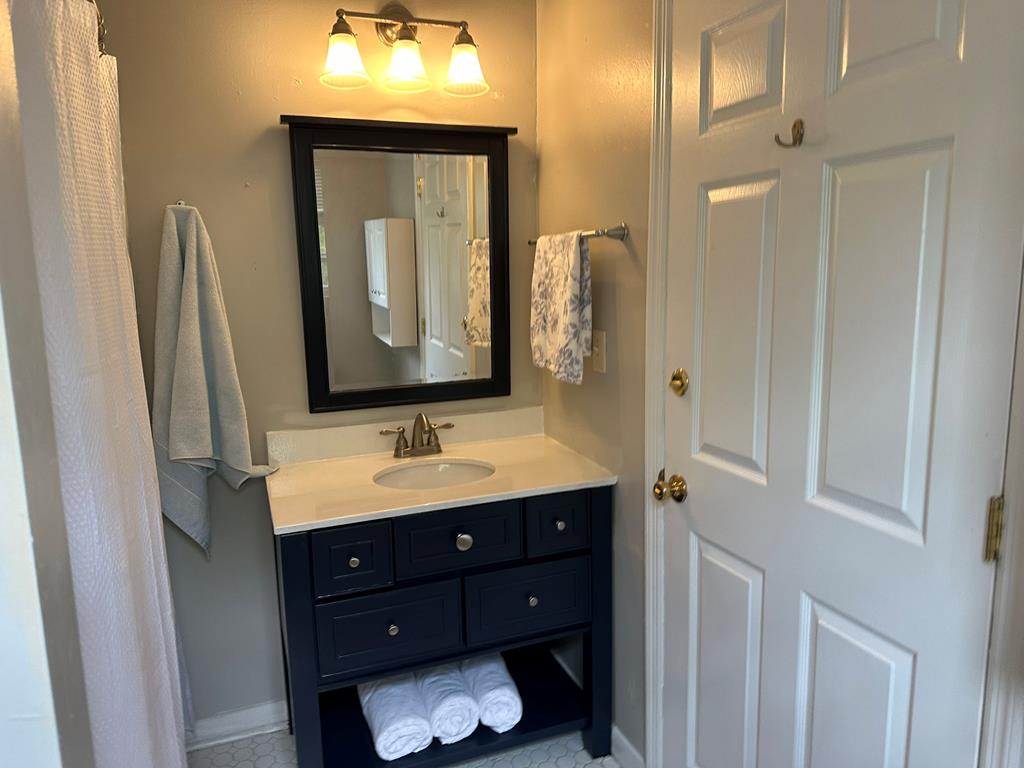 800 2nd Avenue Columbus, GA 31901 - Photo 20 of 30 Upstairs bath