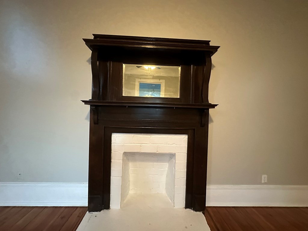 800 2nd Avenue Columbus, GA 31901 - Photo 7 of 30 FIreplace mantle