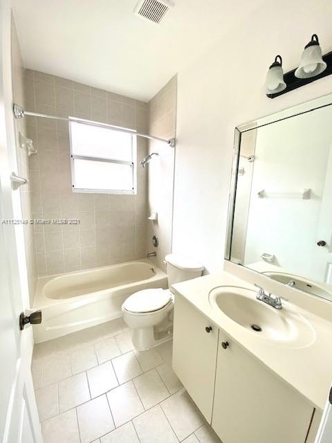 15368 Southwest 25th Terrace Miami, FL 33185 - Photo 22 of 30 a bathroom with a sink a toilet and a bathtub