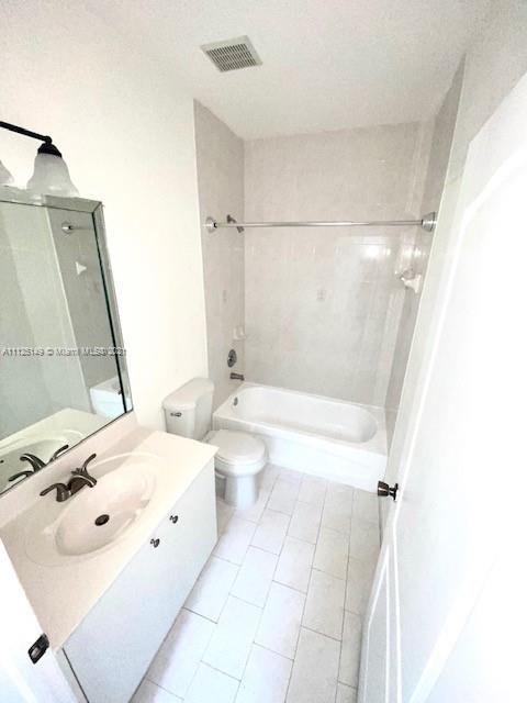 15368 Southwest 25th Terrace Miami, FL 33185 - Photo 26 of 30 a bathroom with a tub sink and mirror