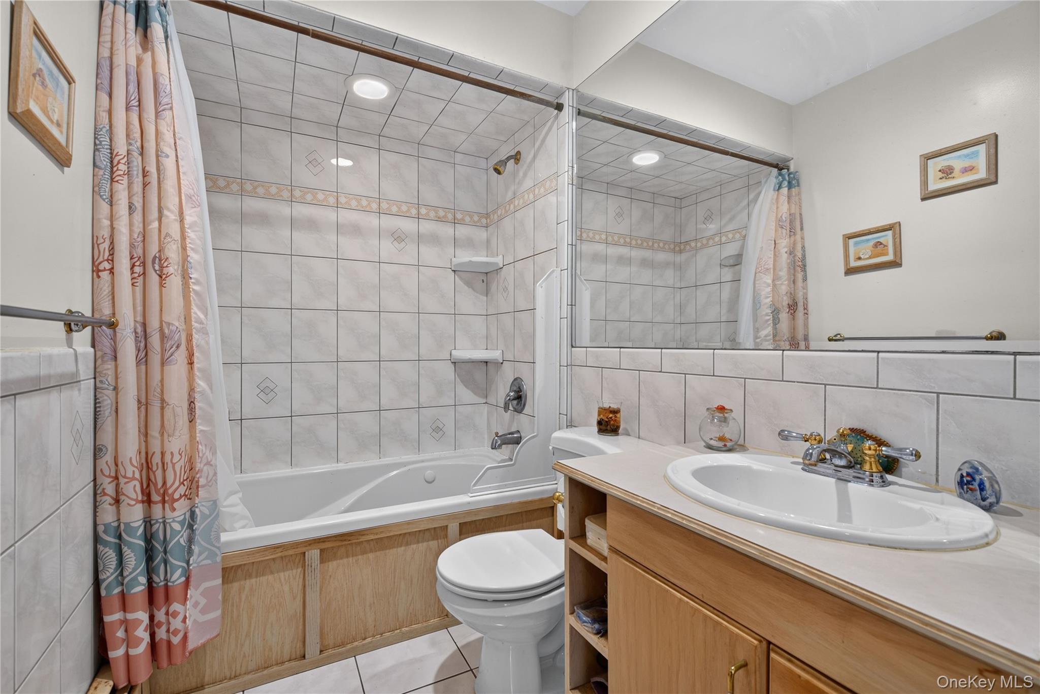 23 Alden Road Monroe, NY 10950 - Photo 16 of 43 Full spa tub in the upstairs bathroom.
