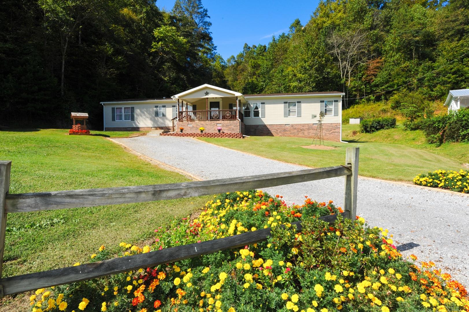 906 South Shiloh Road Seymour, TN 37865 - Photo 1 of 32 906 S. Shiloh Road Seymour, TN 37865