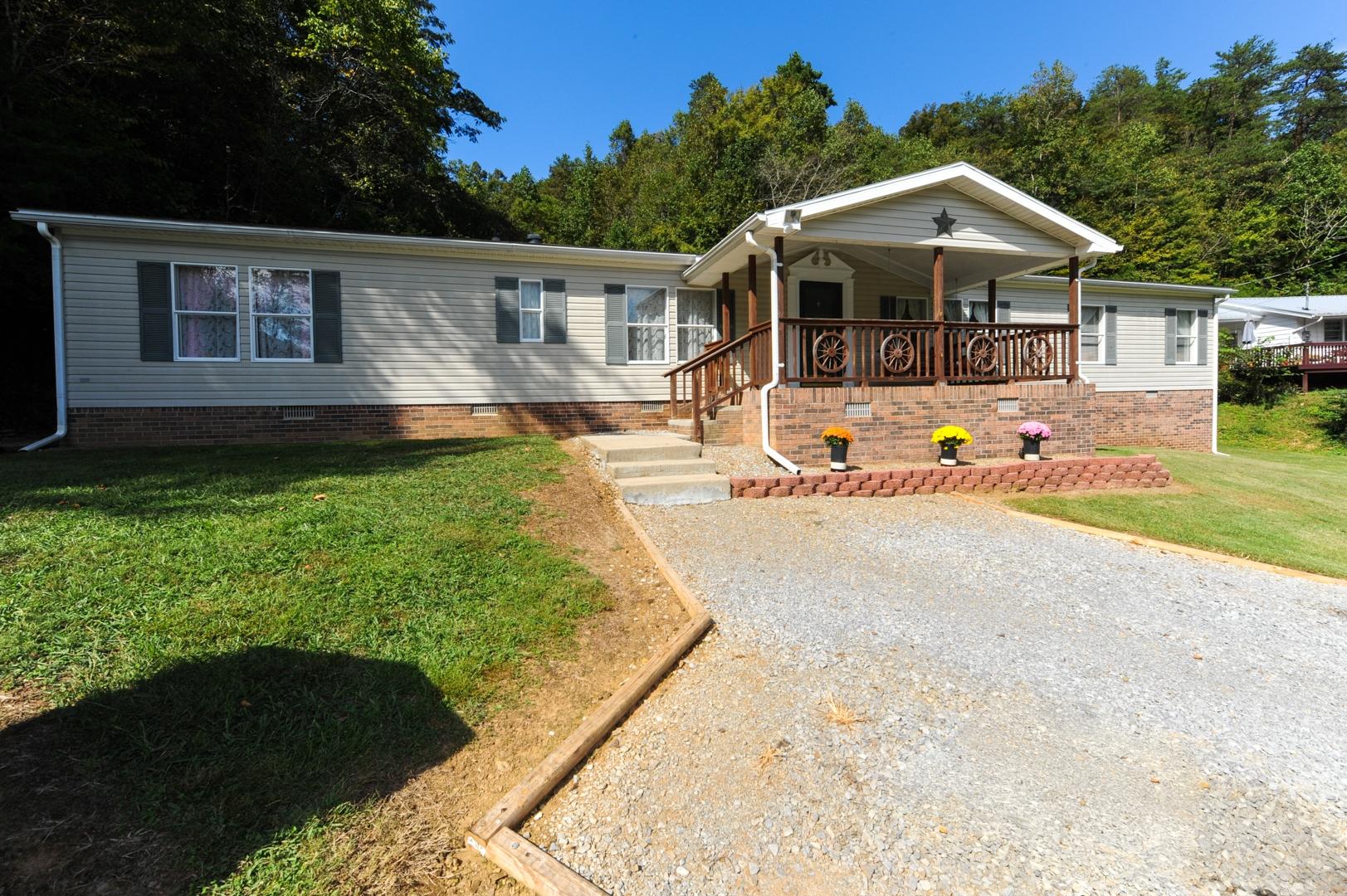 906 South Shiloh Road Seymour, TN 37865 - Photo 28 of 32 Covered front porch...