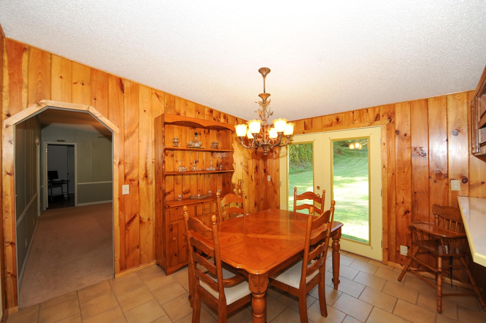 906 South Shiloh Road Seymour, TN 37865 - Photo 9 of 32 Dining Area and breakfast bar