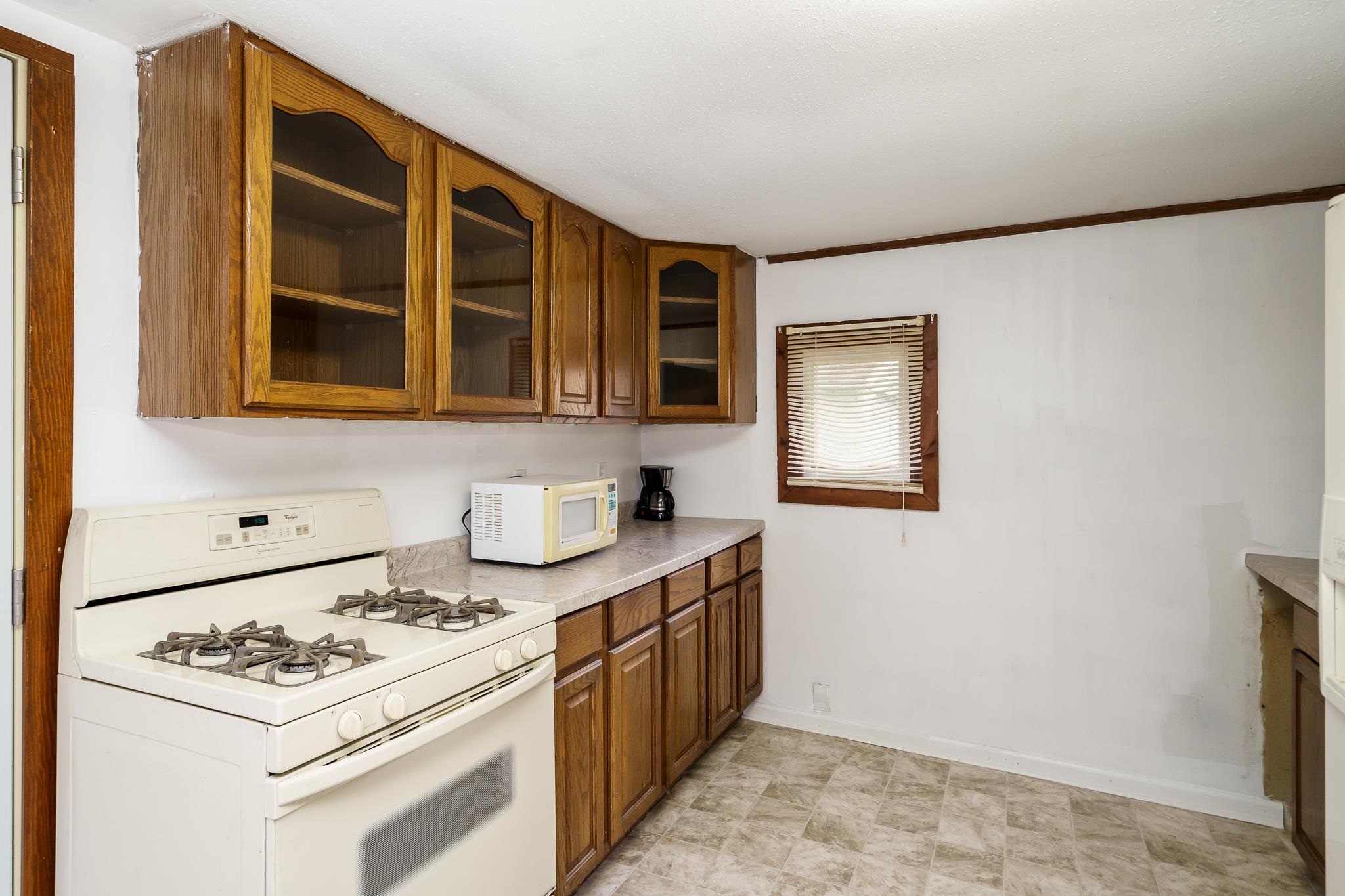 526 Sawyer Road Rockford, IL 61109 - Photo 4 of 25 Gallery Image 4