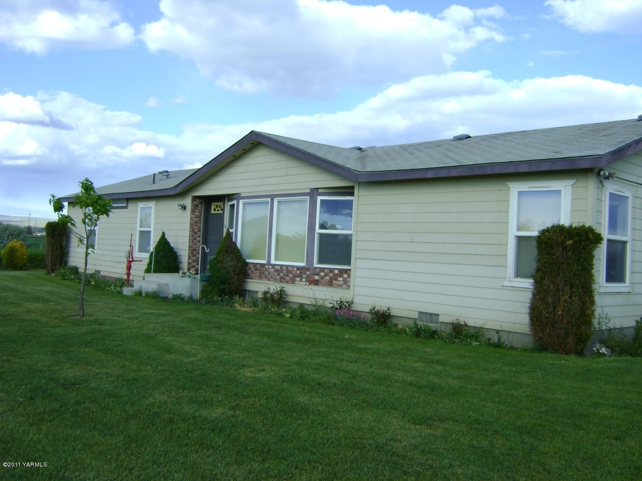 1191 Braden Road Grandview, WA 98930 - Photo 1 of 12 1191 braden rd 006