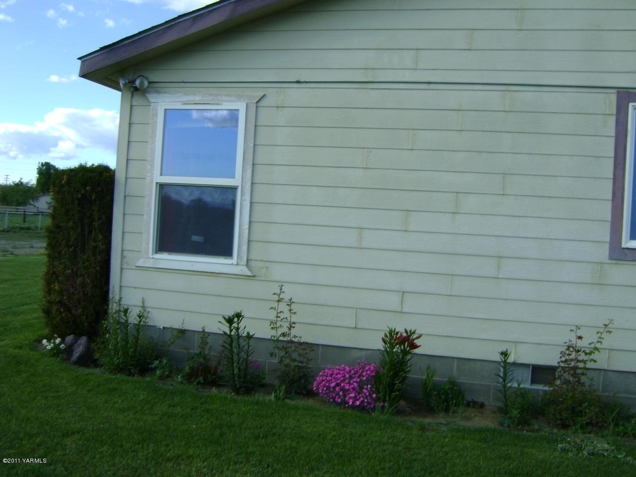 1191 Braden Road Grandview, WA 98930 - Photo 2 of 12 1191 braden rd 005