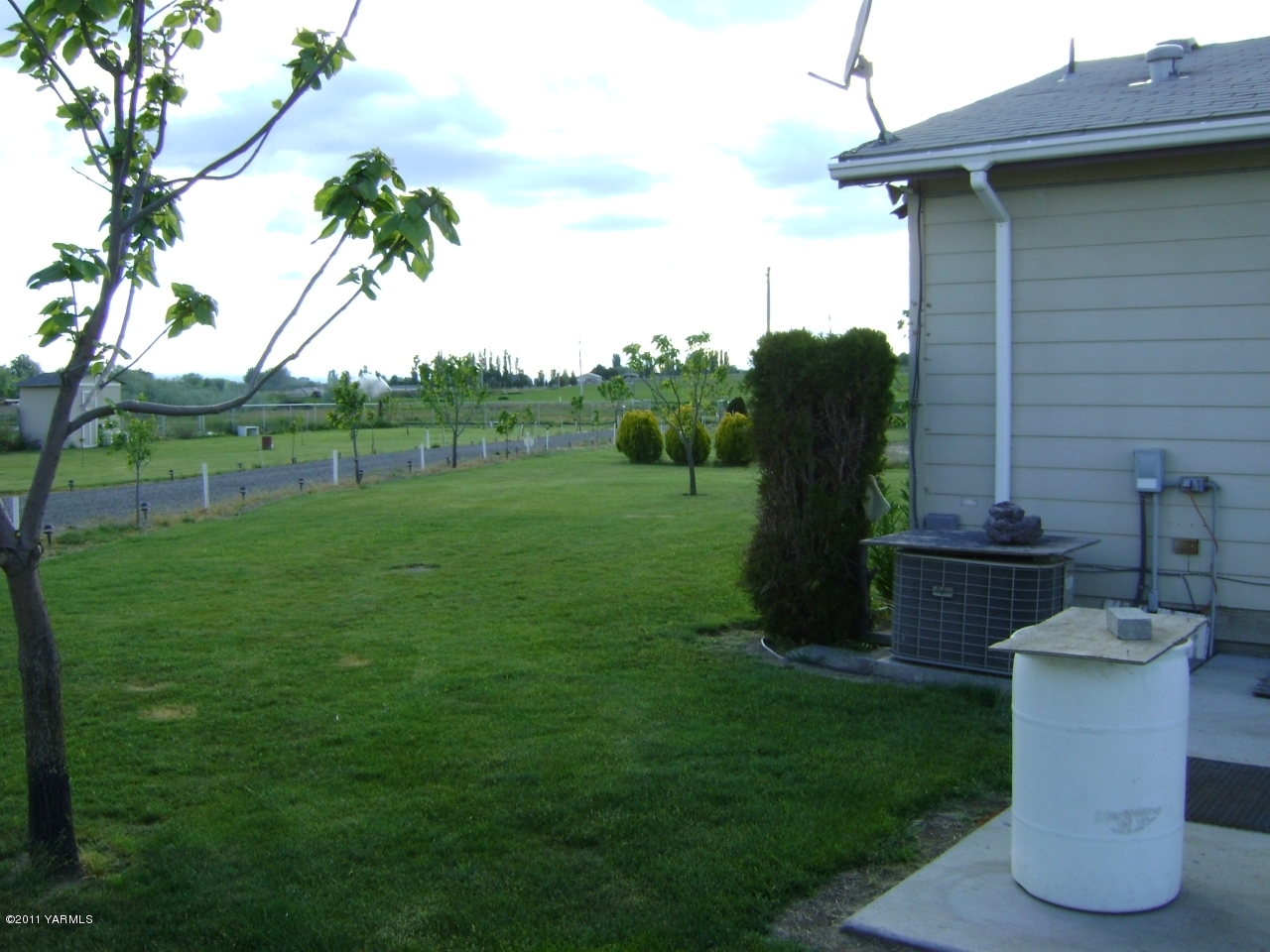 1191 Braden Road Grandview, WA 98930 - Photo 6 of 12 1191 braden rd 002