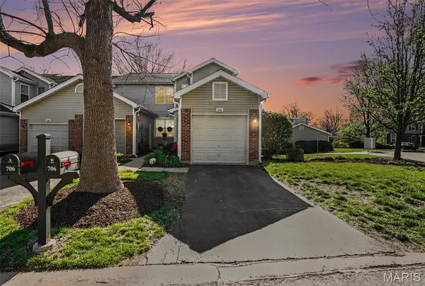 $215,000 | 706 Woodside Trails Drive, Unit B, Ballwin, MO 63021