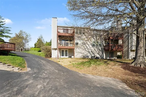 $215,000 | 706 Woodside Trails Drive, Unit B, Ballwin, MO 63021