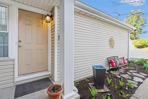 $215,000 | 706 Woodside Trails Drive, Unit B, Ballwin, MO 63021