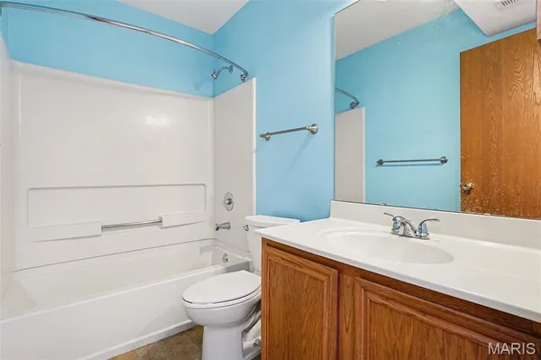 $215,000 | 706 Woodside Trails Drive, Unit B, Ballwin, MO 63021