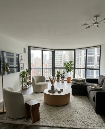 $2,475 | 33 West Delaware Place, Unit 10D, Chicago, IL 60610