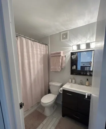 $2,475 | 33 West Delaware Place, Unit 10D, Chicago, IL 60610