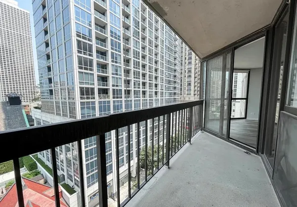 $2,475 | 33 West Delaware Place, Unit 10D, Chicago, IL 60610
