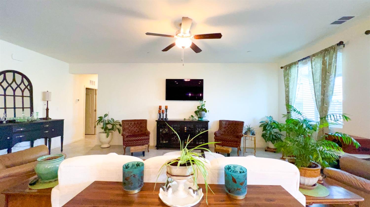 358 Rebel Street Reedley, CA 93654 - Photo 11 of 33