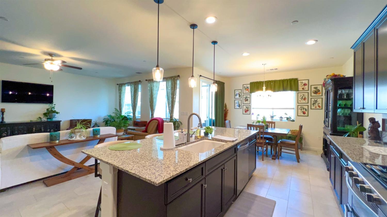 358 Rebel Street Reedley, CA 93654 - Photo 15 of 33