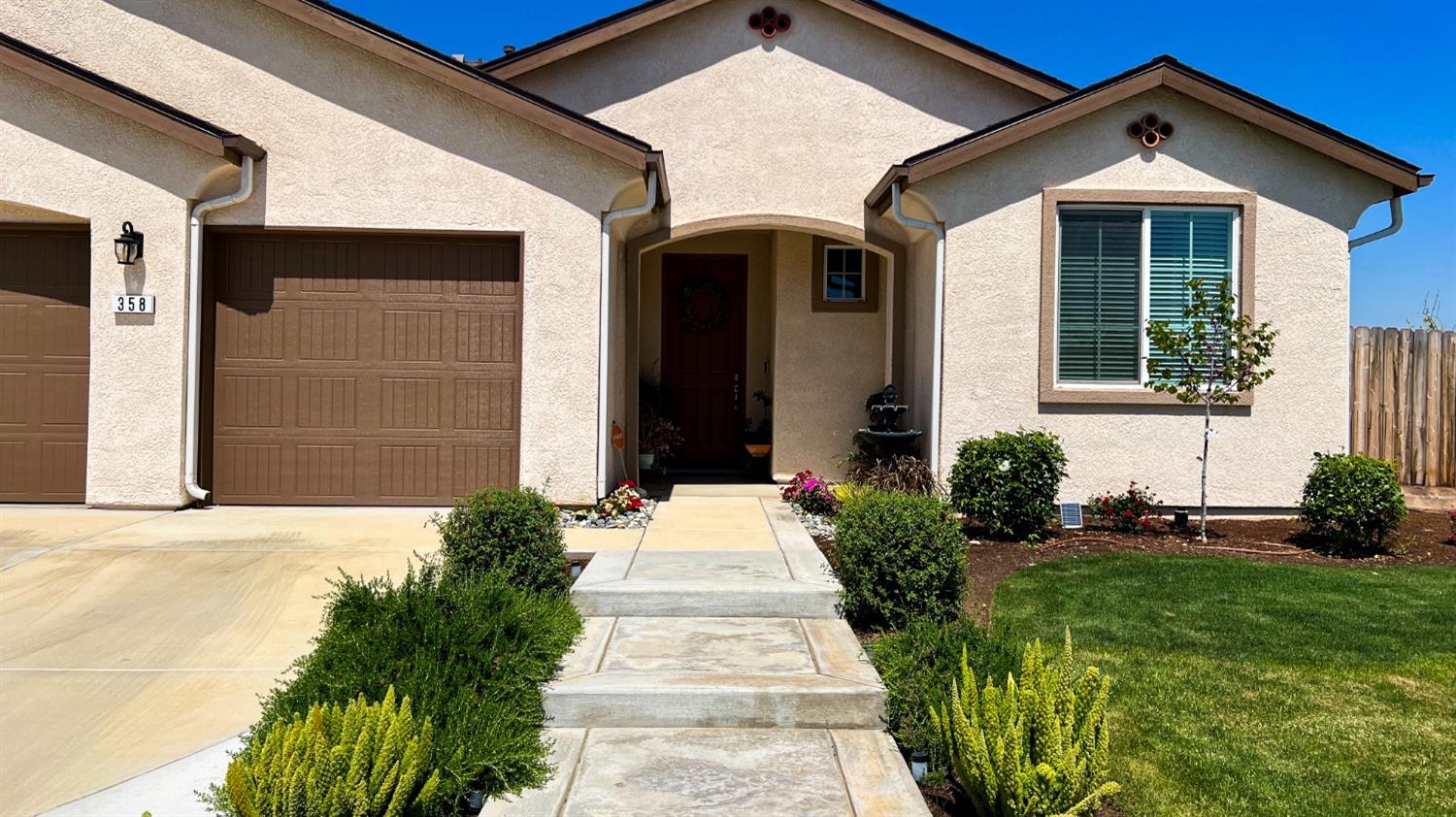 358 Rebel Street Reedley, CA 93654 - Photo 4 of 33