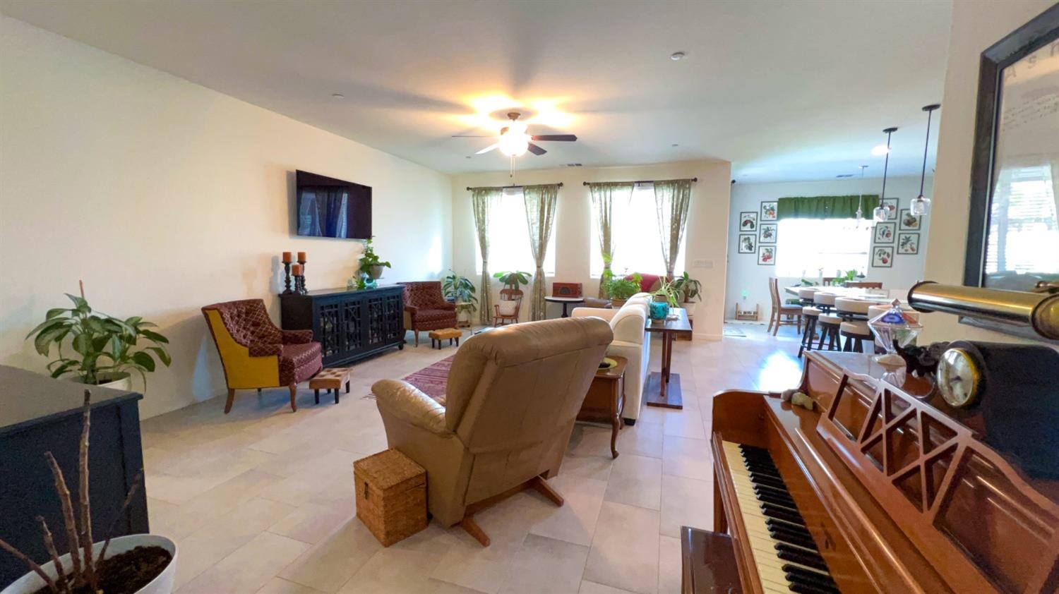 358 Rebel Street Reedley, CA 93654 - Photo 9 of 33