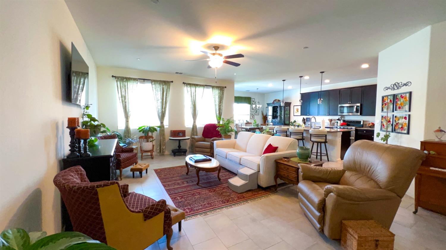 358 Rebel Street Reedley, CA 93654 - Photo 10 of 33