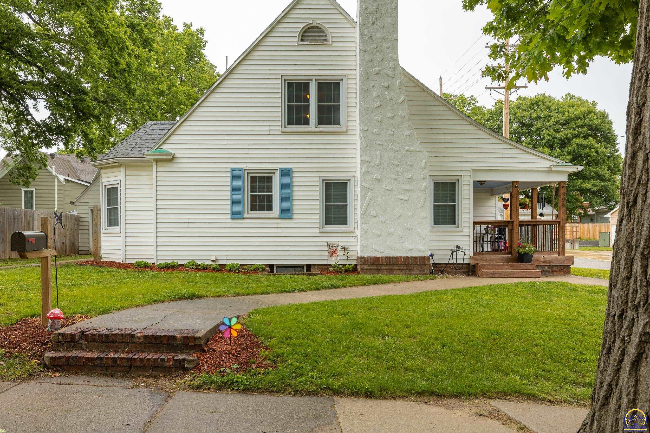 906 6th Street Wamego, KS 66547 - Photo 3 of 20