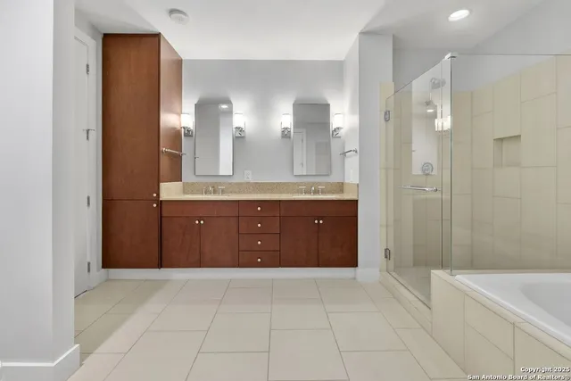 $579,000 | 610 East Market Street, Unit 2811, San Antonio, TX 78205