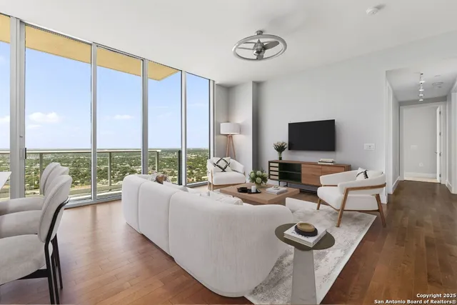 $579,000 | 610 East Market Street, Unit 2811, San Antonio, TX 78205