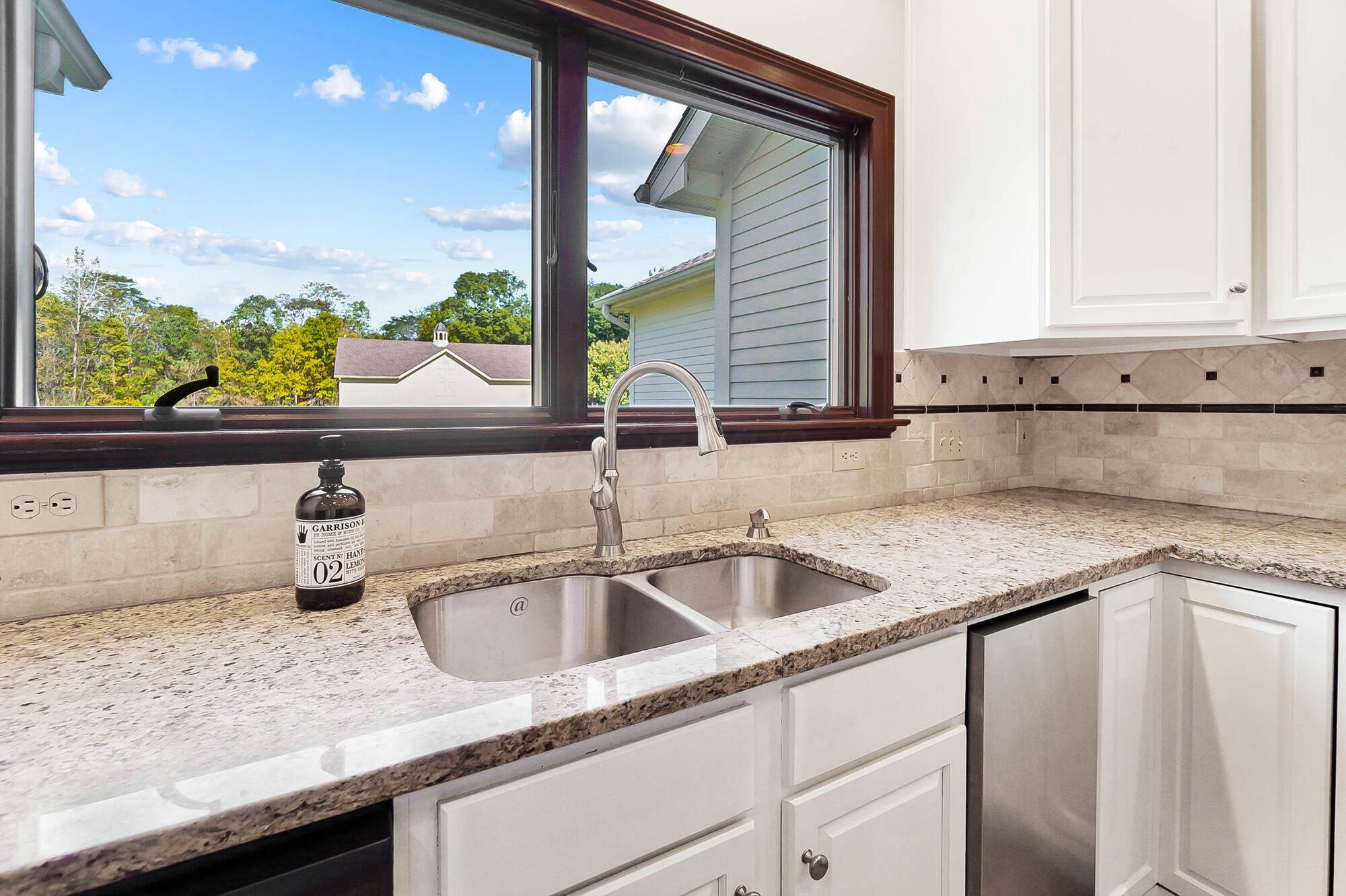 5582 Plantation Road Sunbury, OH 43074 - Photo 32 of 107 Granite Countertops