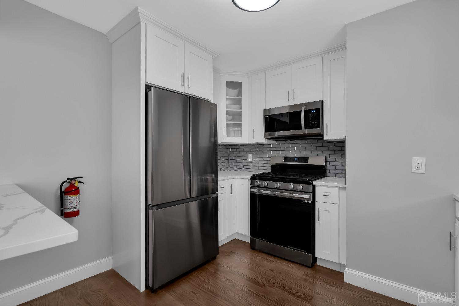 435 Teaneck Road, Unit 21 Ridgefield Park, NJ 07660 - Photo 7 of 20 a kitchen with a refrigerator stove and microwave