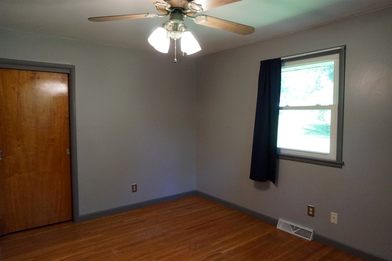1546 Outer Lake Road Princeton, IN 47670 - Photo 11 of 23 Gallery Image 11
