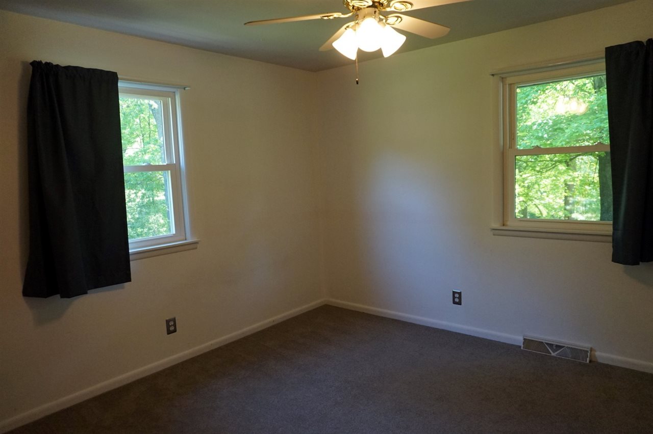 1546 Outer Lake Road Princeton, IN 47670 - Photo 12 of 23 Gallery Image 12