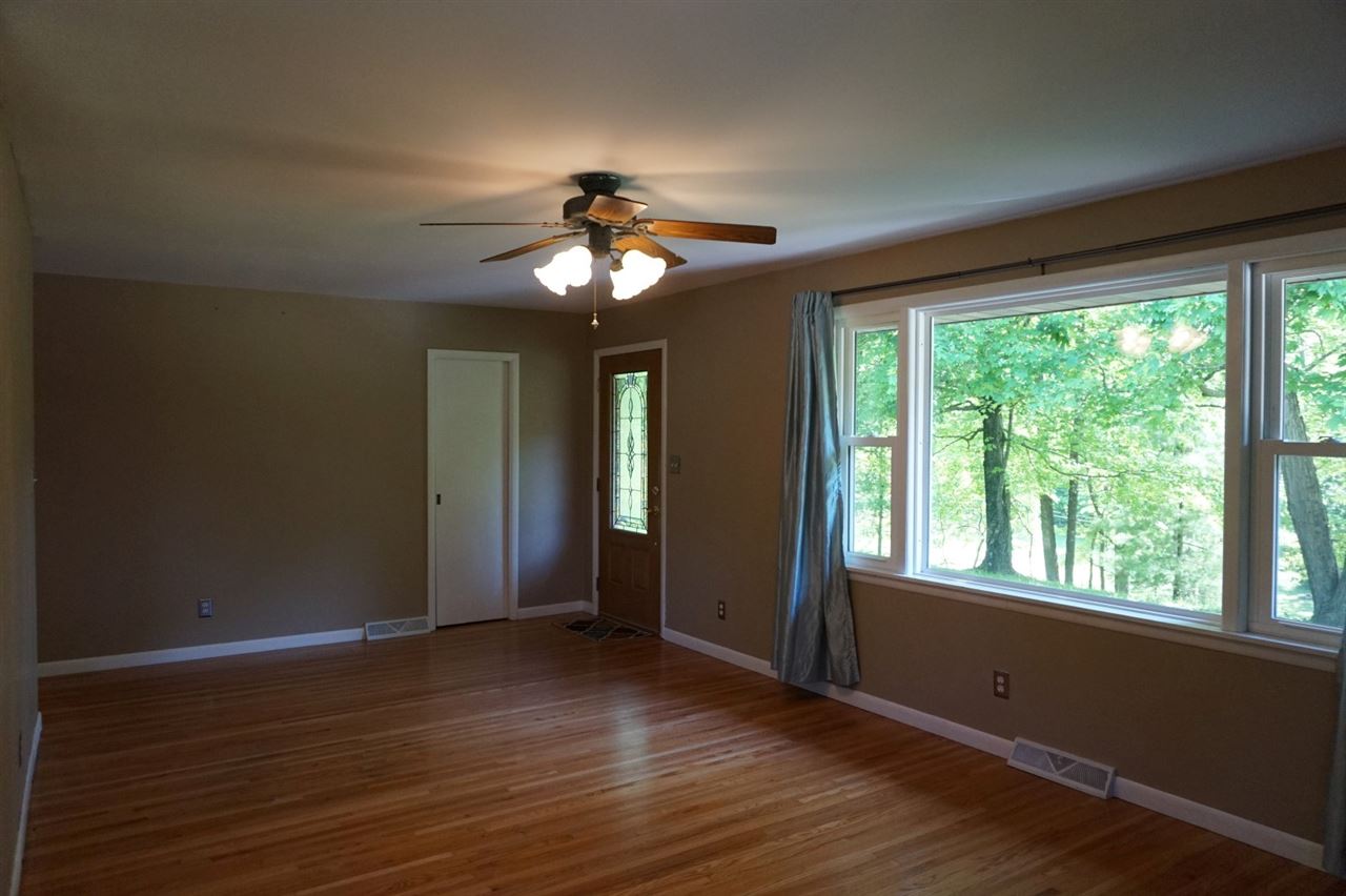 1546 Outer Lake Road Princeton, IN 47670 - Photo 4 of 23 Gallery Image 4
